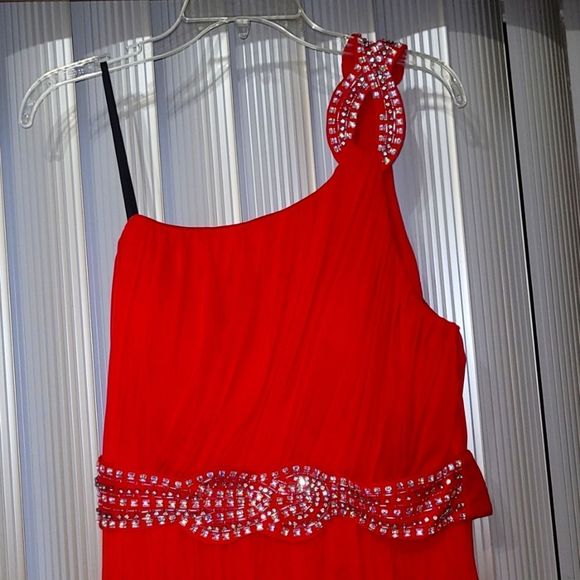 Red long 1 shoulder Dress - Picture 2 of 5